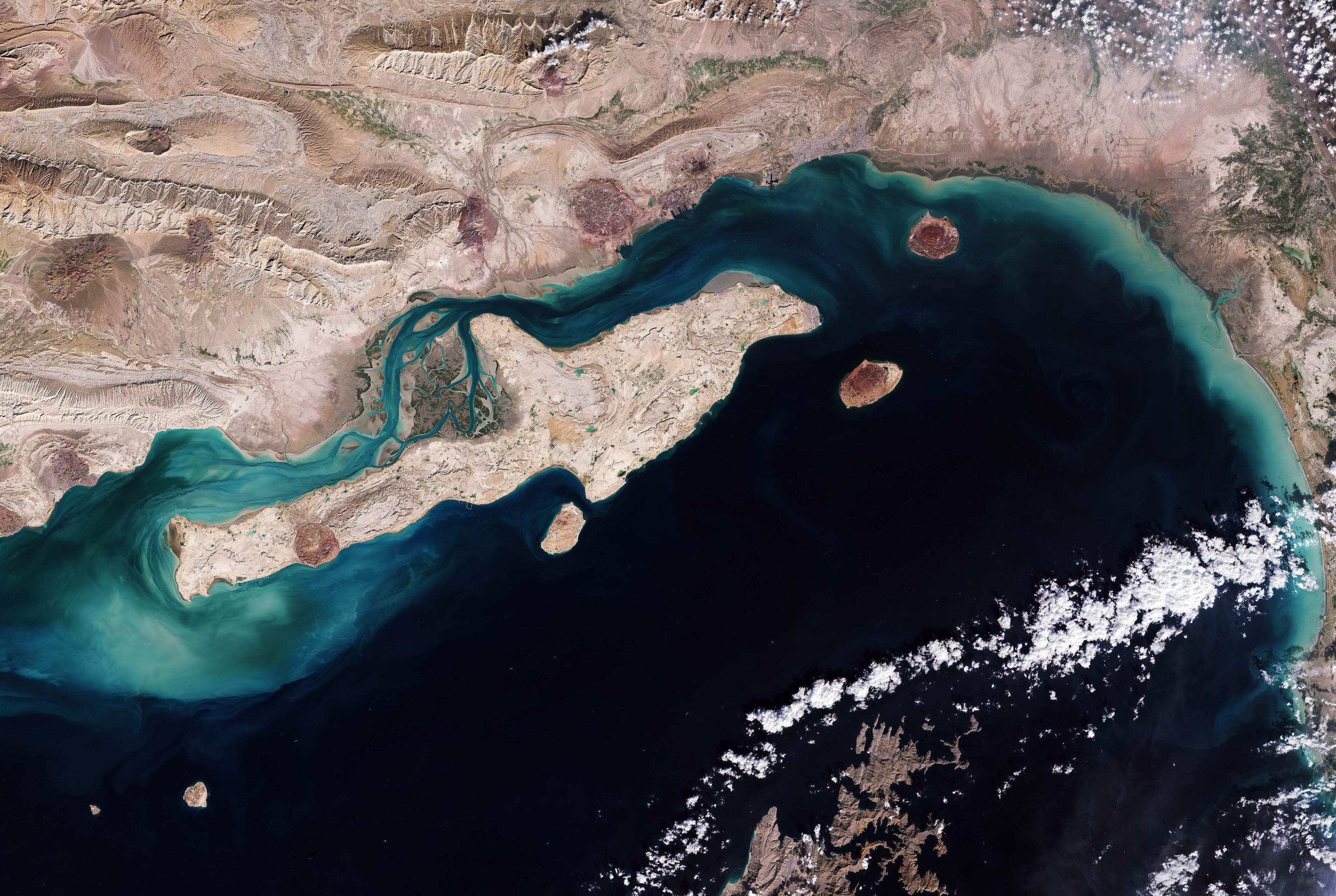Copernicus Sentinel-2 image of Qeshm Island, Iran, in the Strait of Hormuz. Credit: ESA